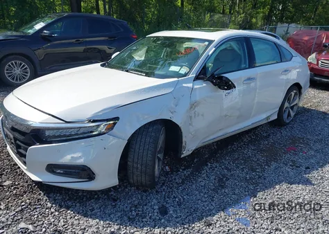 2018 Honda Accord Touring z USA, uszkodzony, nr VIN 1HGCV1F95JA120478